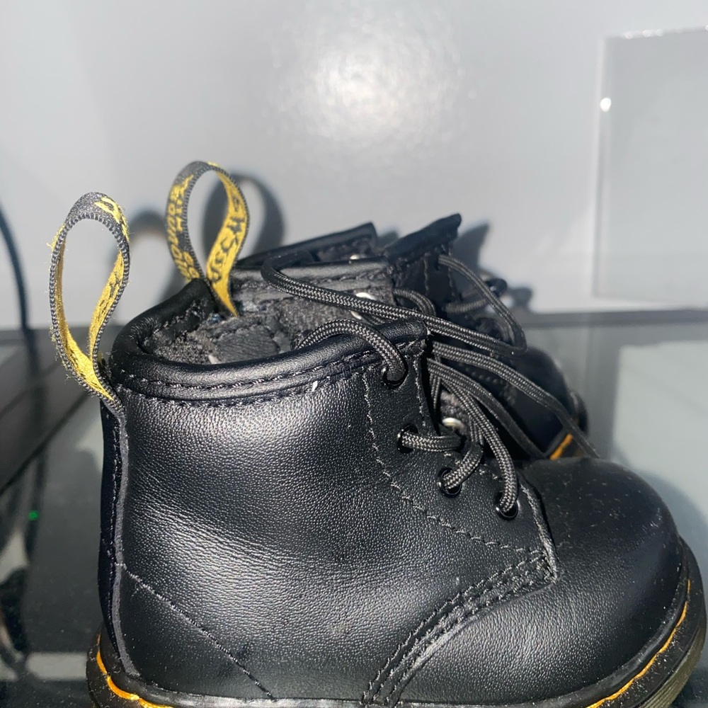 Scuffed in the front, view pictures carefully.